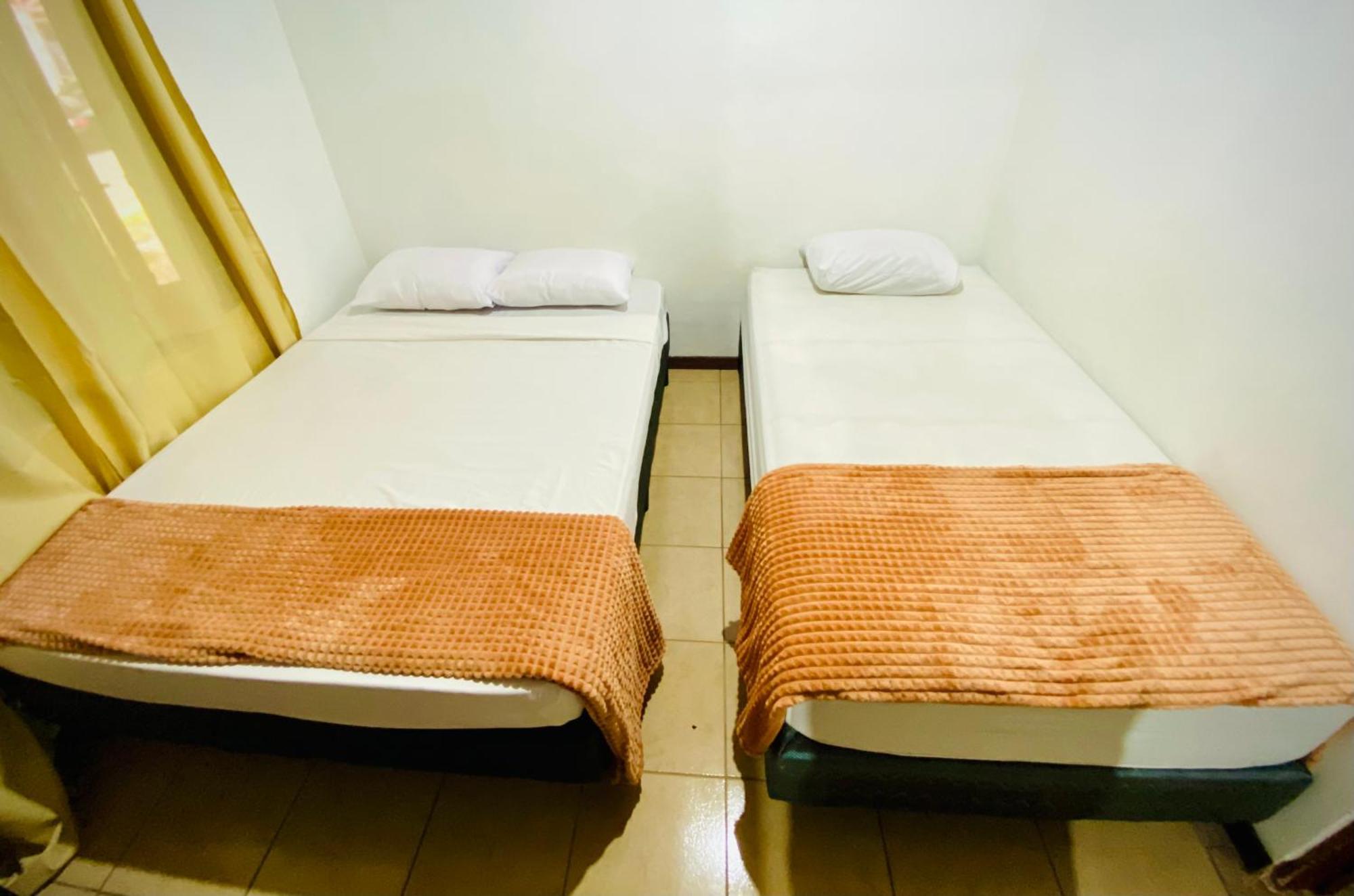 Nomads Family Rooms, Fortuna Town La Fortuna Exterior photo